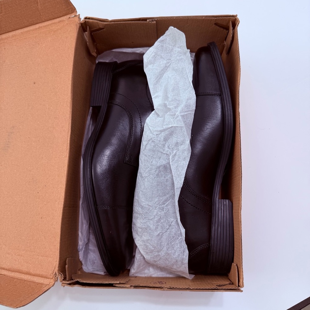 Clarks Black Leather Cap-Toe Derby Shoes - Picture 8 of 12